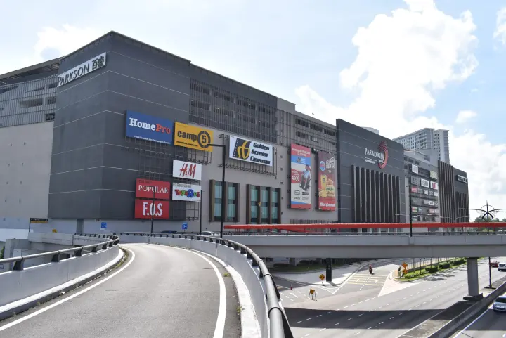 Paradigm Mall Johor Bahru: Shopping and Entertainment Travel Attraction